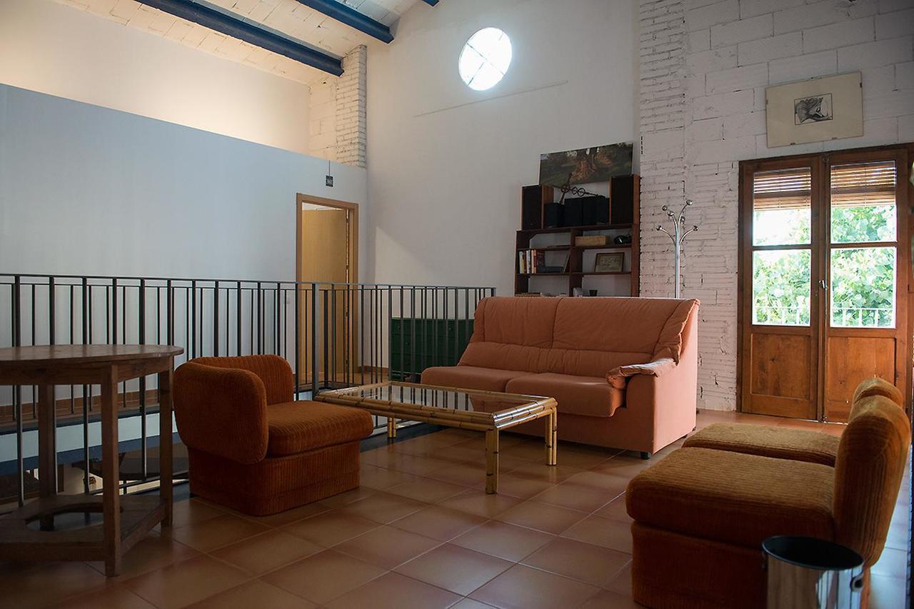 Crux Albergue Adahuesca Exterior foto