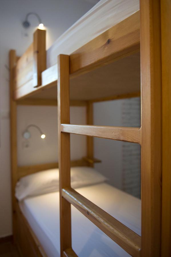 Crux Albergue Adahuesca Exterior foto